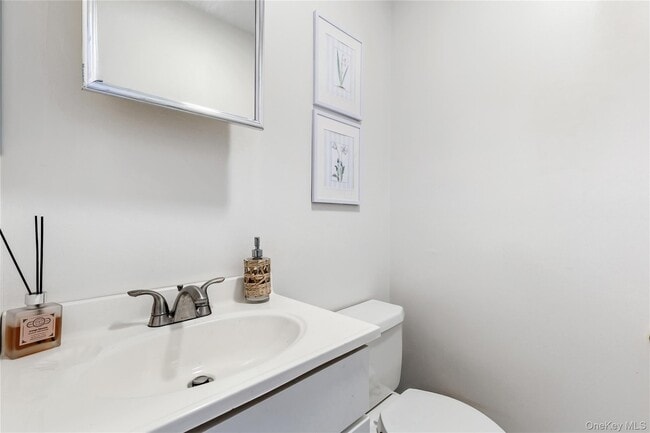 Building Photo - 357 Midland Ave