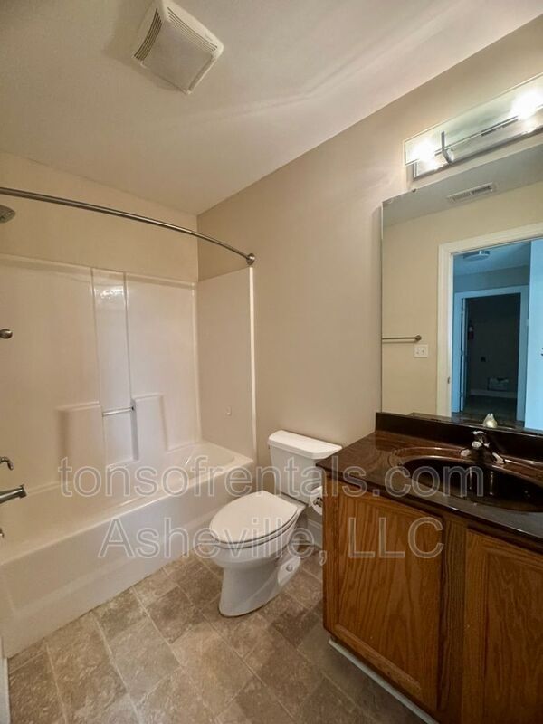 Building Photo - 252 Wash Creek Dr