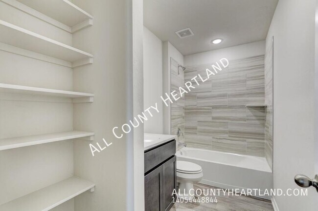 Building Photo - 3425 Molly Dr