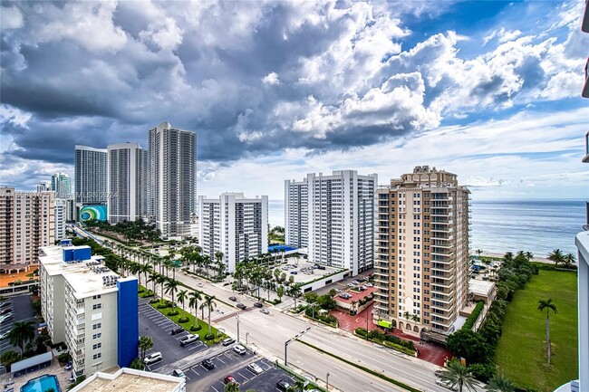 Building Photo - 1945 S Ocean Dr