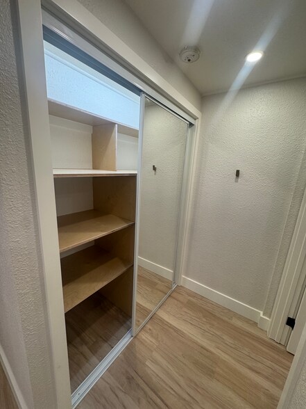 Closet - 927 Stewart St