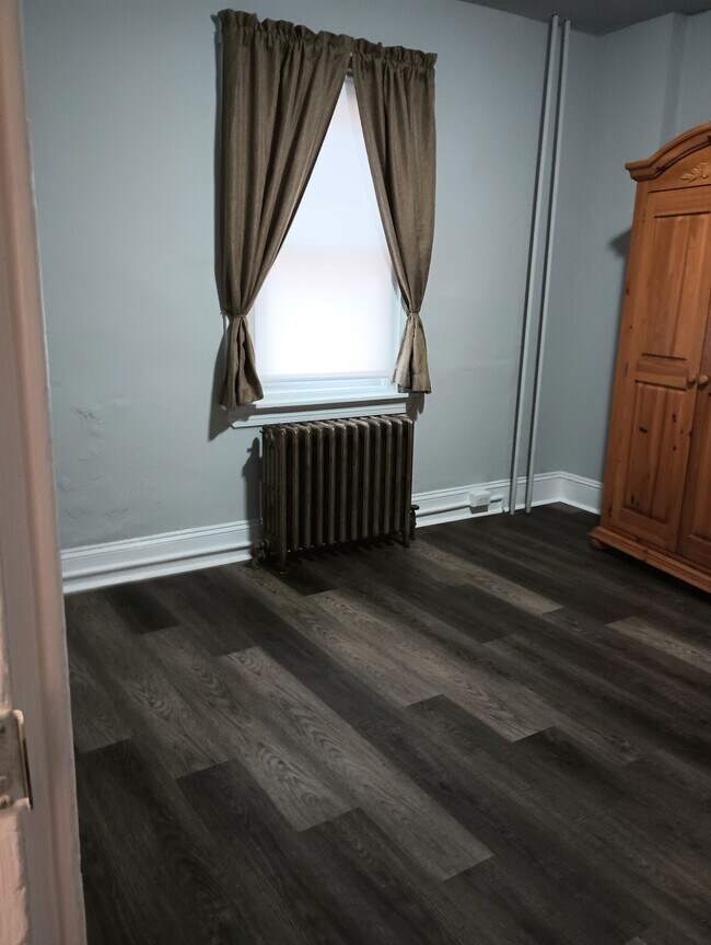 Building Photo - 865 Lancaster Ave