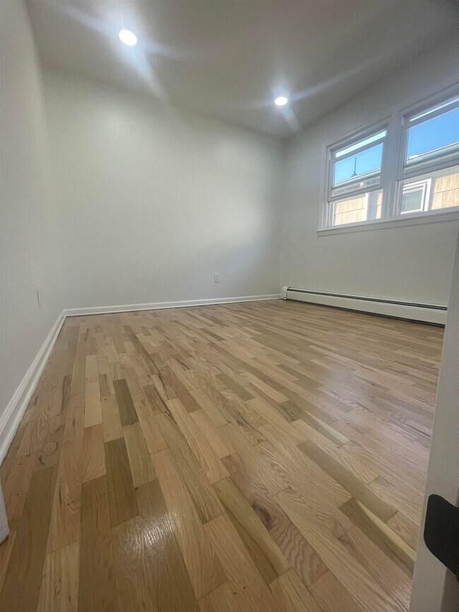 Building Photo - 520 Avenue C