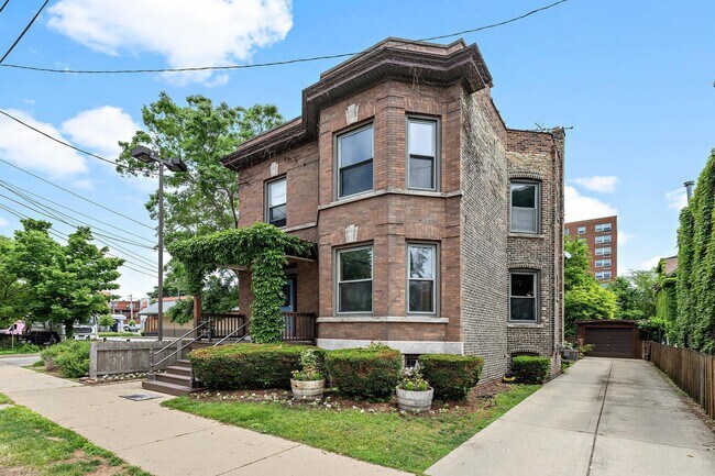 Primary Photo - 3941 N Wayne Ave