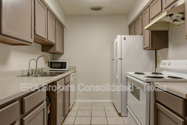 Building Photo - 4119 Castlewood