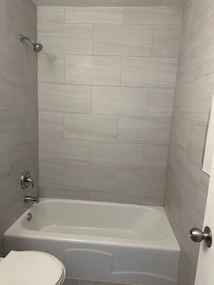 Building Photo - 3825 N Pine Grove Ave