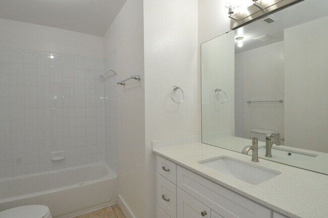 Building Photo - Newly Renovated Home in Pflugerville - Gre...