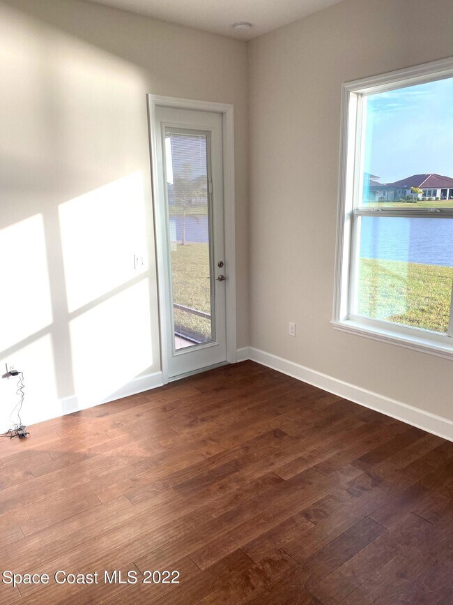 Building Photo - 8321 Paragrass Ave