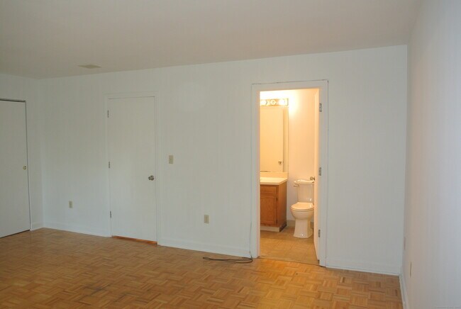 Building Photo - 130 Winchester Ave