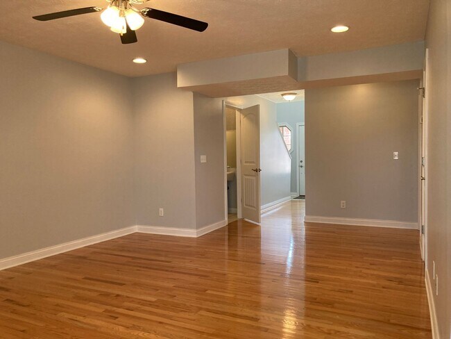 Building Photo - 141 Twin Lakes Dr