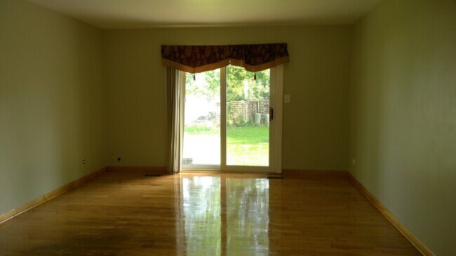 Building Photo - 207 Aspen Dr