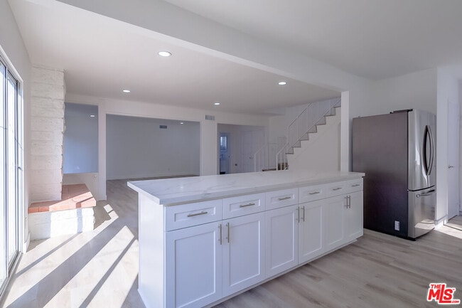 Building Photo - 823 S Detroit St