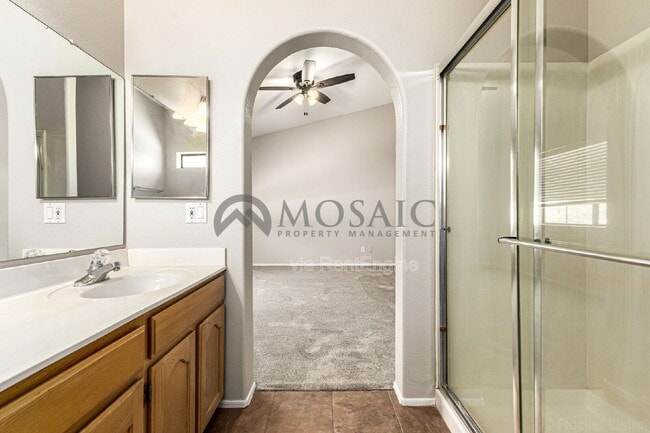 Building Photo - 2024 N Sunset Dr