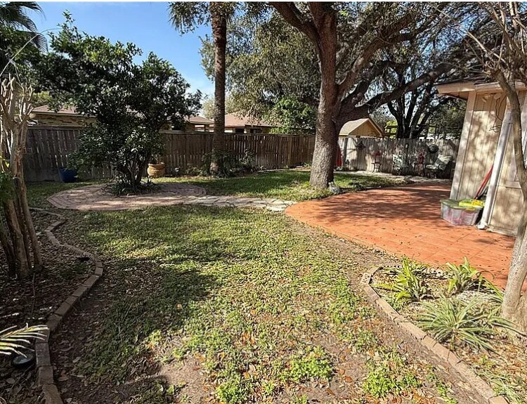 Building Photo - 137 Mynah Ave
