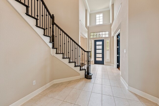 Building Photo - Luxurious 4 bedrooms 3 bathrooms home in L...