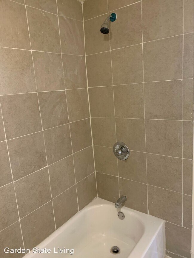 Building Photo - 7 br, 4 bath House - 253 Roseville Avenue