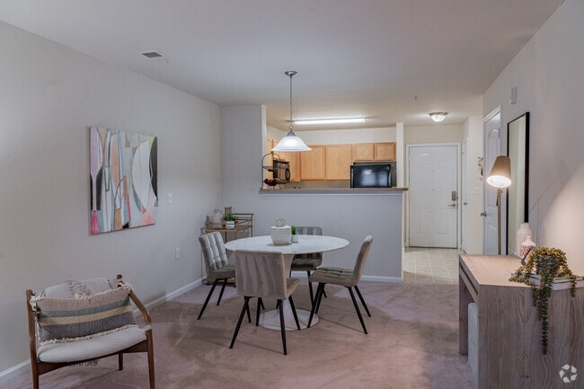 2BR, 2BA - 1,033SF - Living Room - The Waverly