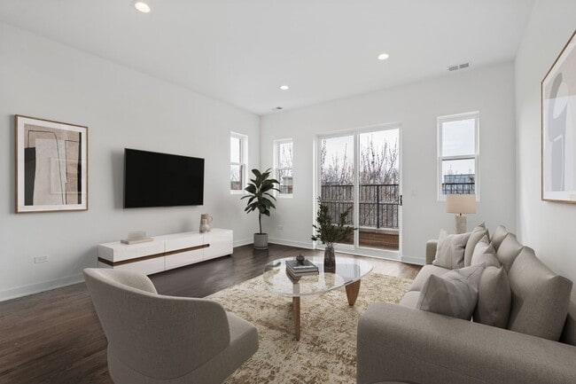 Building Photo - 1952 W Ohio St