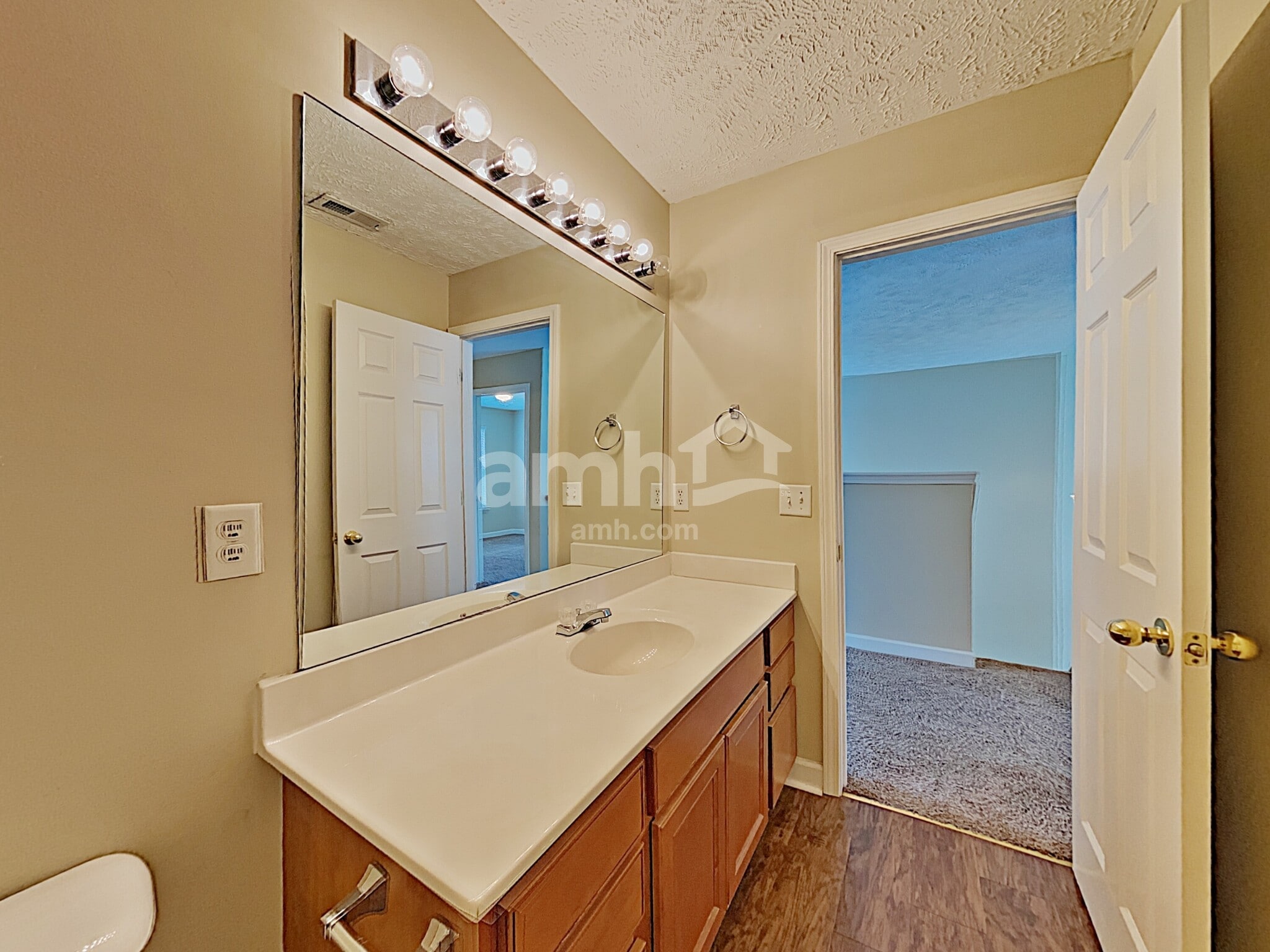 Building Photo - 1564 Laurel Ledge Dr
