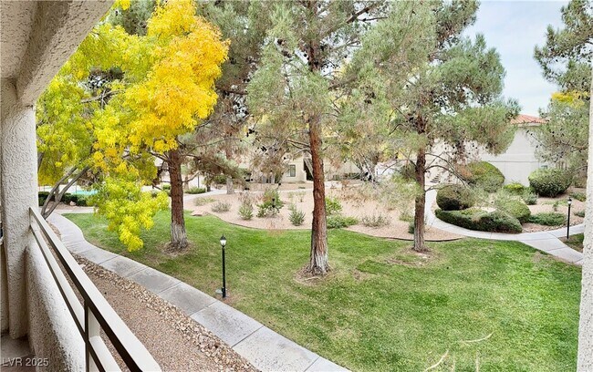 Building Photo - 2633 S Durango Dr