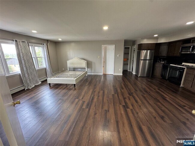 Building Photo - 27 Overpeck Ave