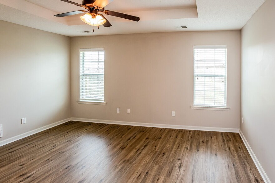 Building Photo - 7911 Ridgedale Dr