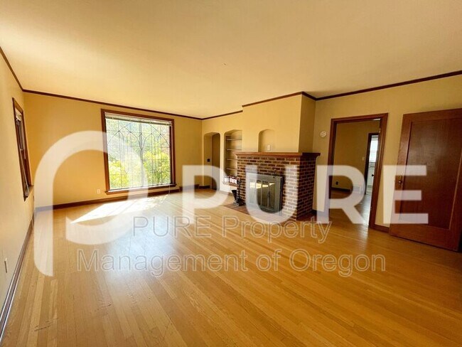 Building Photo - 6945 NE Sacramento St