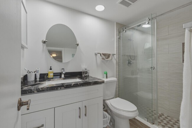 Building Photo - 9420 S Hollybrook Lake Dr