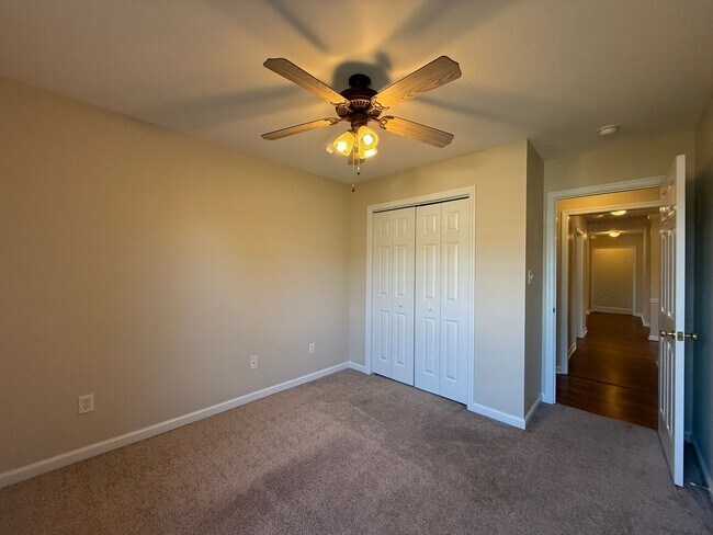 Building Photo - Spacious 3 BR/2BA Home + Formal Dining Roo...