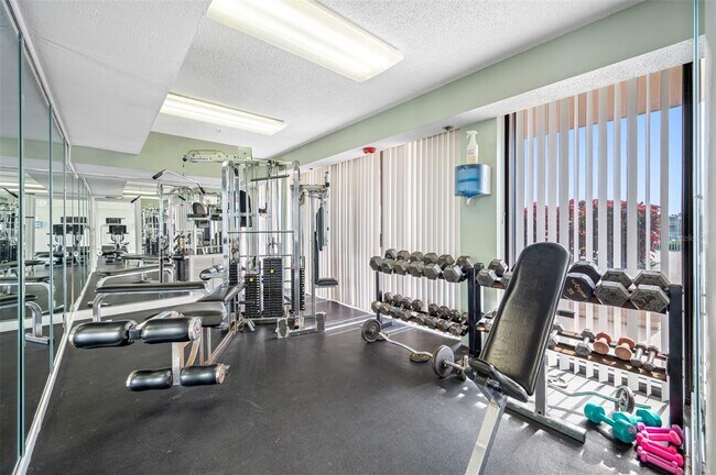 Building Photo - 1 Key Capri