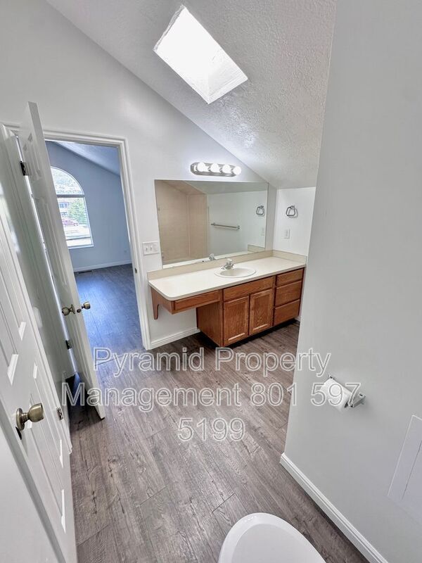 Building Photo - 1099 Shepard Ln