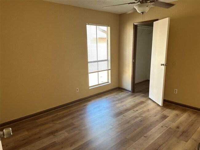 Building Photo - 10100 S Gessner Rd