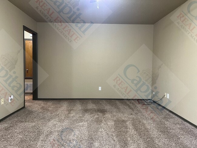Building Photo - 2 Bedroom Duplex