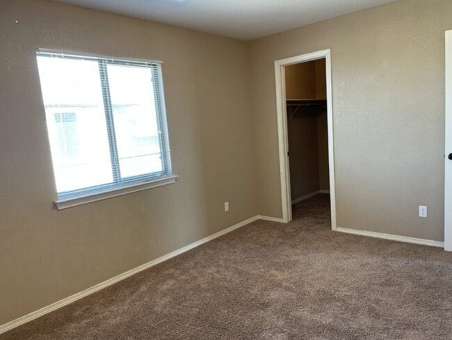 Building Photo - 12960 Cozy Cove Ave