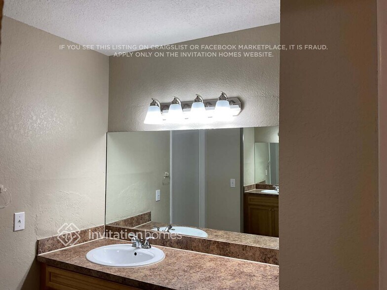 Building Photo - 15026 SW 13th Pl