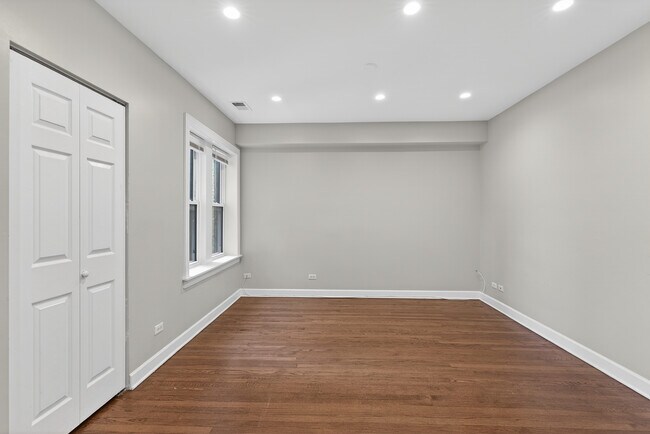 Building Photo - 9100 Lamon Ave