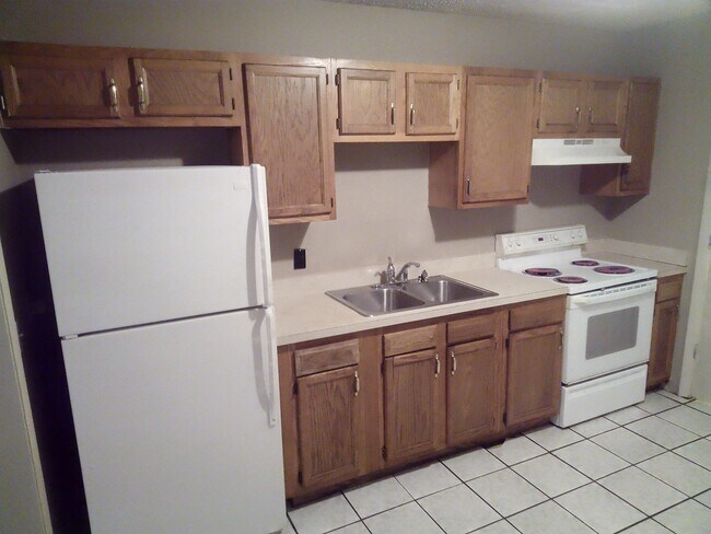 Building Photo - 2112 Allandale Cir W