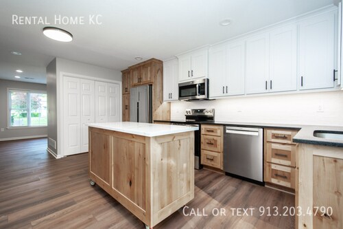 Building Photo - 7620 S Robinson-