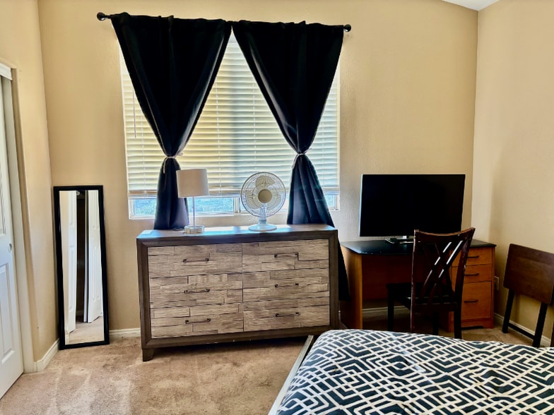 Building Photo - 1700 Deep Spring Ave