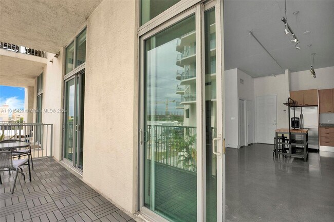 Building Photo - 2100 Van Buren St