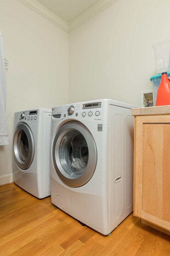 Building Photo - 313 S Forest Dune Dr