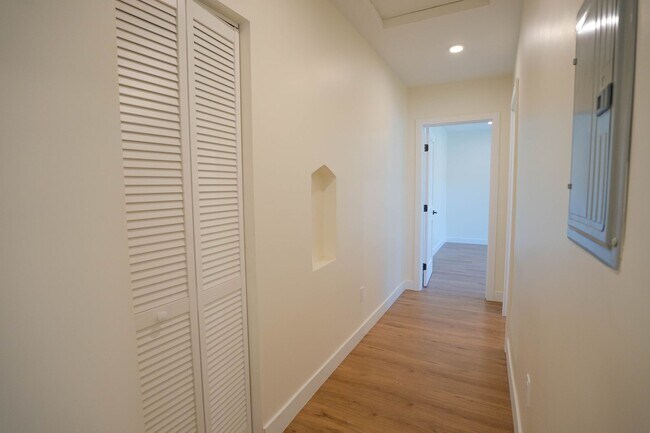 Building Photo - 1038 Westmoreland Ave