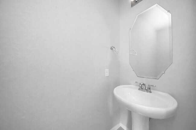 Building Photo - 18319 Pin Oak Lake Dr