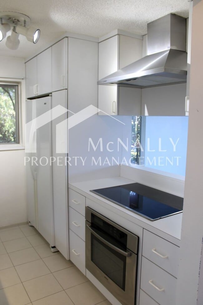Building Photo - Beautiful 1 Bedroom Water View Condo