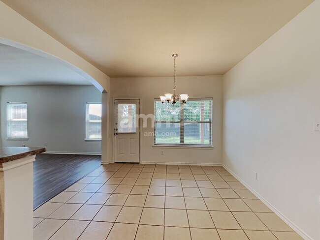 Building Photo - 5564 Thunder Bay Dr
