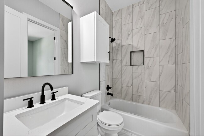 Building Photo - 4517 Larch Ln