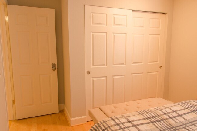 Building Photo - 4bd/2.5ba Seattle Home