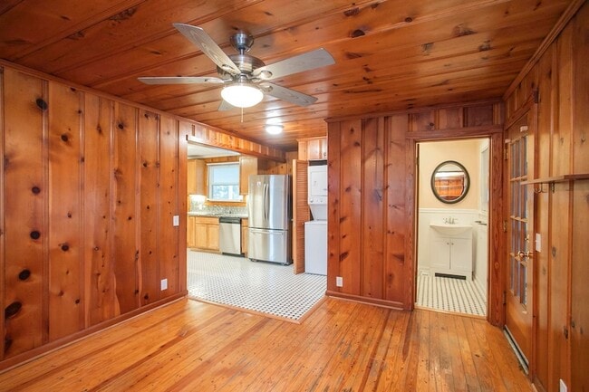 Building Photo - 909 Clarke St