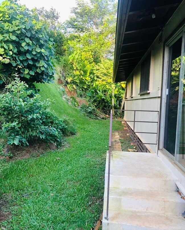 Building Photo - Available April 1 – 3BR Home in Desirable Manoa Woodlawn