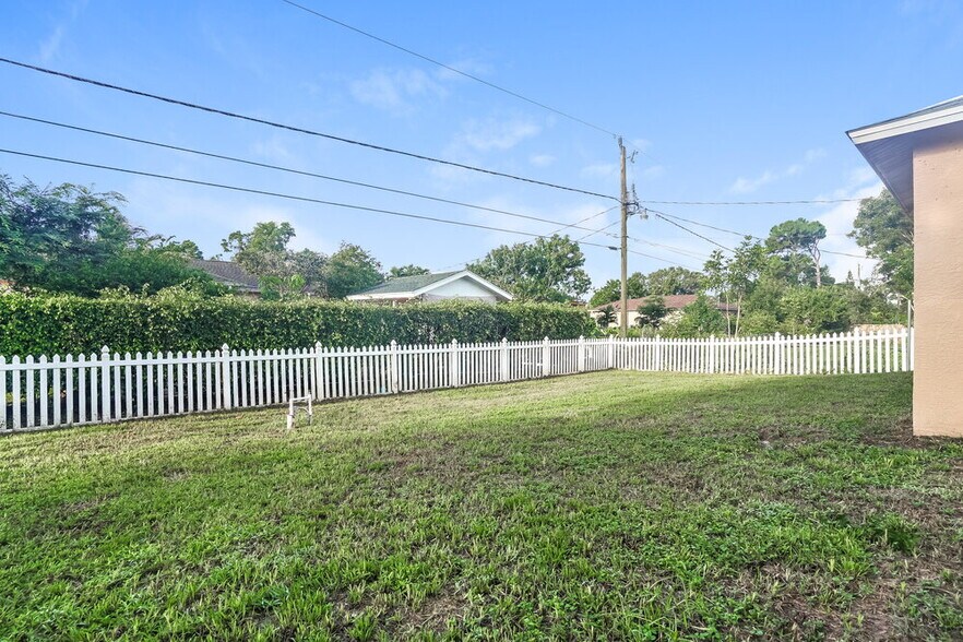 Building Photo - 8434 Bamboo Rd